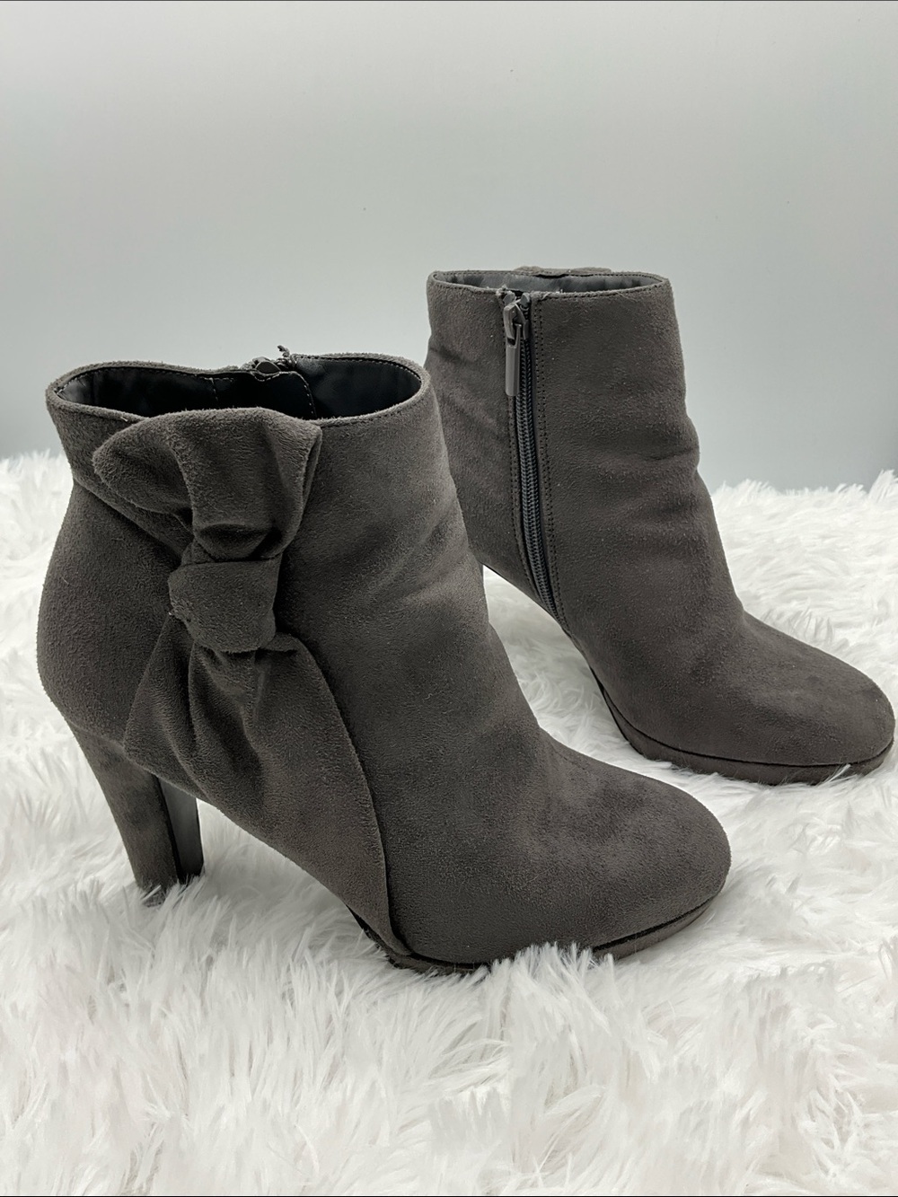 Impo Booties Size 7.5 Gray Suede Side Bow and Zipper Ankle Booties